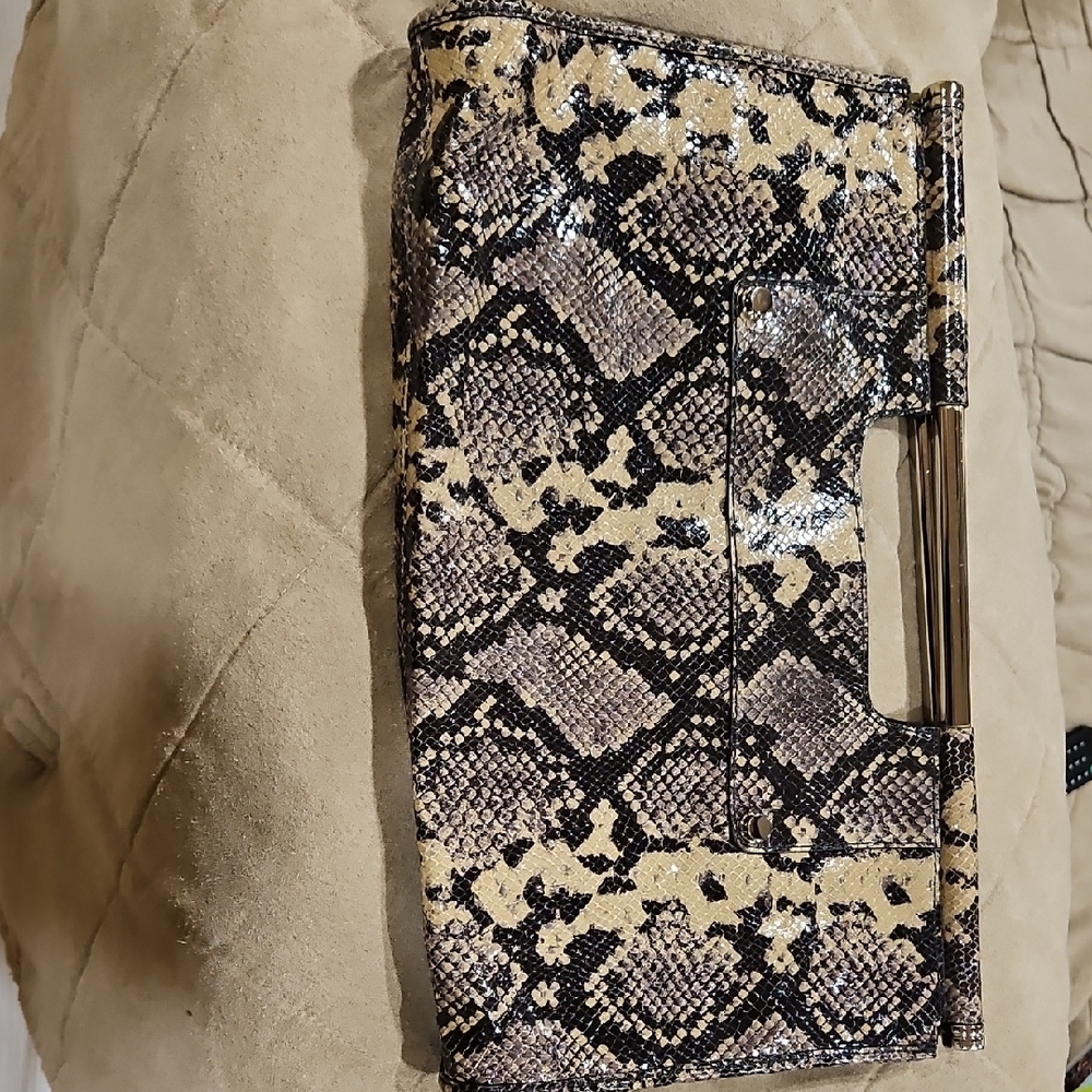 Banana Republic SnakePrint Clutch Black&Tan/Chrome accent. Used 2x/Stellar Cond.